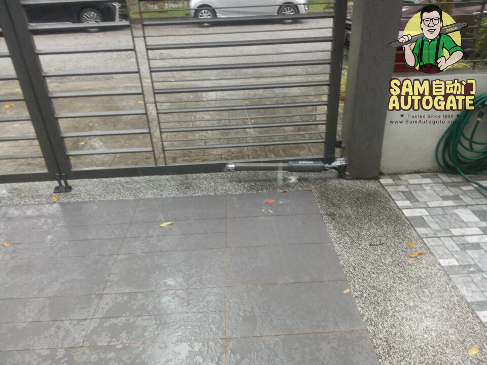 KRON Arm Autogate Gombak