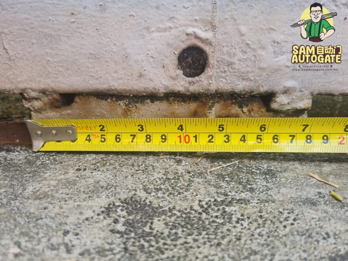 Replace sliding Auto Gate Roller USJ