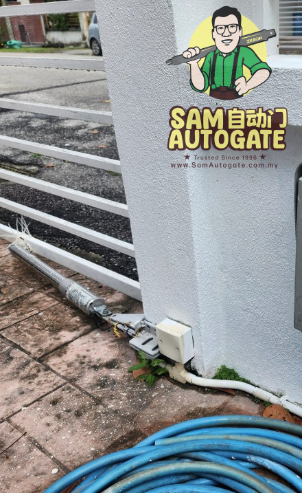Pasang Autogate Baru Puncak Alam